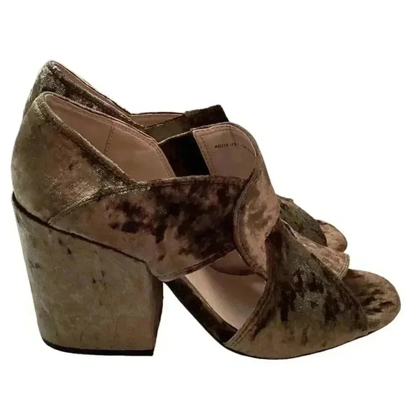 Cabi Interlock Women 7 Crushed Velvet Block Heels Green Chunky Slip On Open Toe - Picture 3 of 8